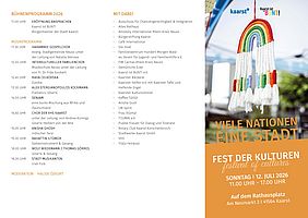 Ein Plakat für das "Fest der Kulturen" mit einem bunten Programm und einem Regenbogen-Dekoelement.