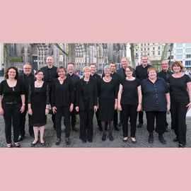 Mitglieder der Capella Vocale Kaarst vor dem Kölner Dom