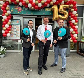 v.l.n.r.: Wirtschaftsförderer Felix Hemmer, Thoams Röttcher, Bürgermeister Christian Horn-Heinemann