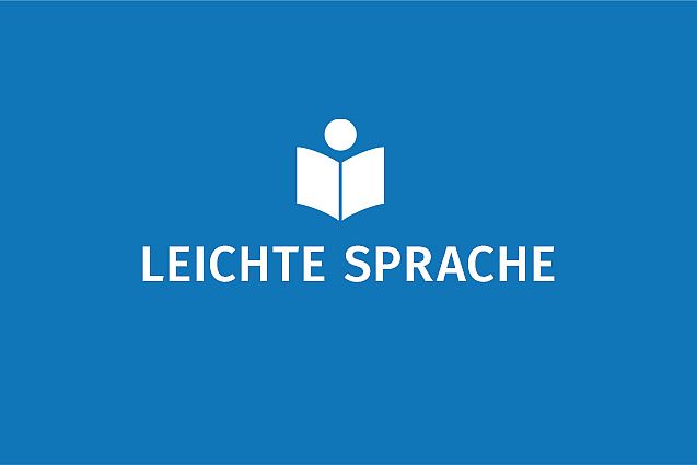 Logo für "Leichte Sprache" mit einem offenen Buch und einem Kopf als Symbol. Blaues Hintergrundfeld.