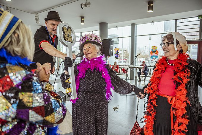 Karnevalisten in der Rathausgalerie