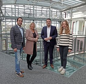 Felix Hemmer (WiFö), Bürgermeisterin Ursula Baum, Thomas Gütgens (Hauptgeschäftsführer der Kreishandwerkerschaft Niederrhein) und Madita Beeckmann (WiFö).
